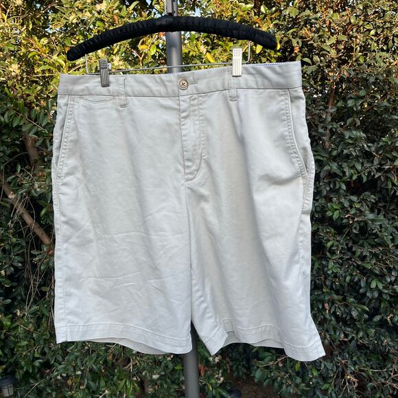 Tommy Bahama Beige Flat Front Khaki Shorts Men’s 36 - Picture 1 of 6